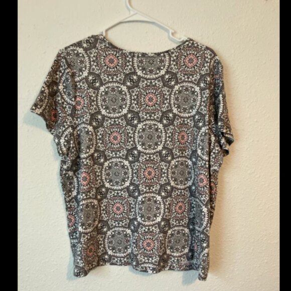 ❤️3/$12 Croft & Barrow XXL Geometric Pattern T-shirt - Picture 4 of 4